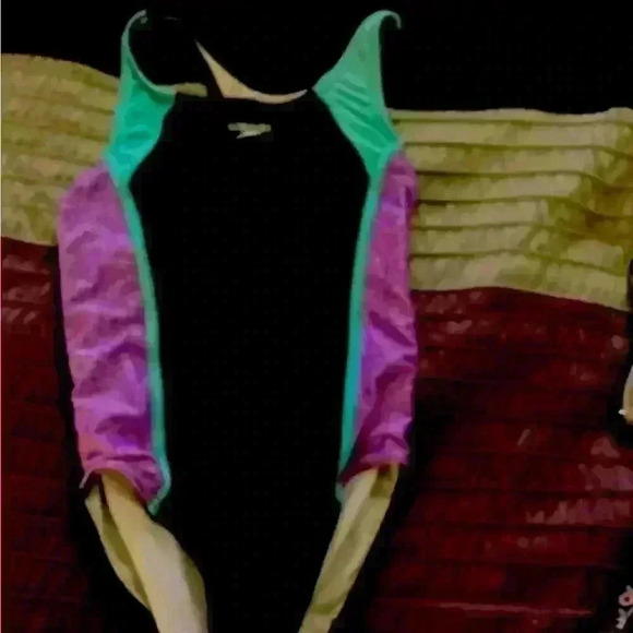 Girls speedo bathing suit - Picture 1 of 2
